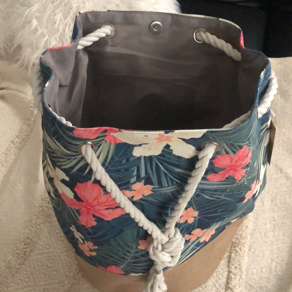 NWT Large Floral weekender travel backpack tropical rope tie bucket - Picture 2 of 8